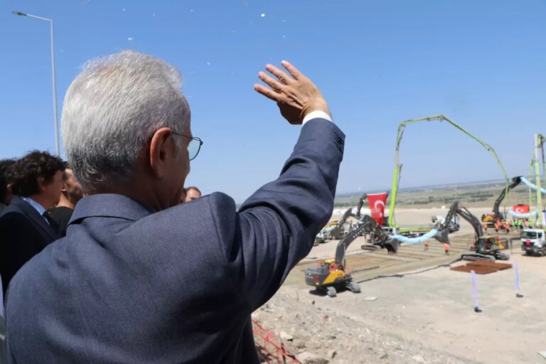 bakan-uraloglu-zengezur-koridoru-bolgesel-barisi-pekistirecek-4zWnZGm5.jpg