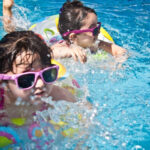 Cocuklar icin yeterince temizlenmeyen havuzlarda enfeksiyon riski artiyor AEW2dWBe