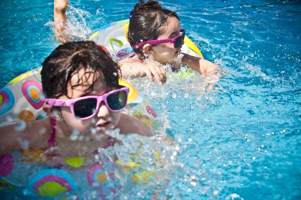 Cocuklar icin yeterince temizlenmeyen havuzlarda enfeksiyon riski artiyor AEW2dWBe
